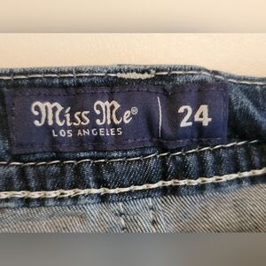 EUC Miss Me Curvy Bootcut Blue Denim Jeans Sz 24x33 Bling Embroidered Distressed